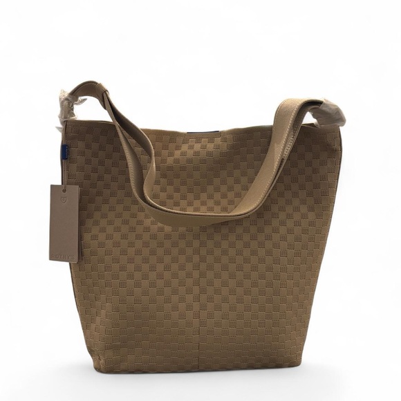 Rothy's Handbags - NWT Rothy’s The Bucket Bag (Hazelnut)